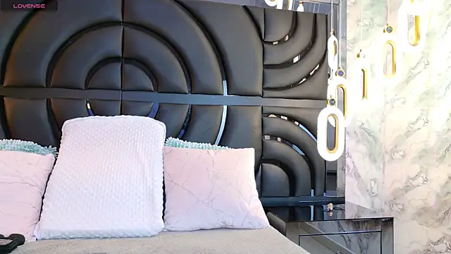 Snapshot of BunnySexyy18 chatting on 11-21-25, 01:10 BunnySexyy18 online show from 11-21-25, 01:10