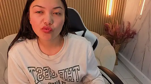 Snapshot of venus_velvet_tp chatting on 12-14-25, 12:43 venus velvet tp online show from 12-14-25, 12:43