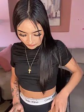 Snapshot of CleoNoir_Pink chatting on 11-10-25, 06:51 CleoNoir Pink online show from 11-10-25, 06:51