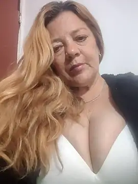 Snapshot of karlaanqui1 chatting on 06-12-26, 01:54 karlaanqui1 online show from 06-12-26, 01:54