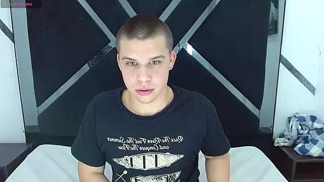 Snapshot of Liam_York_ chatting on 11-12-25, 03:34 Liam York online show from 11-12-25, 03:34