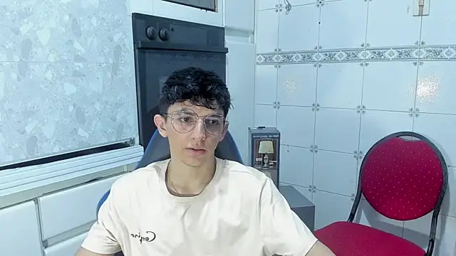 ElanGiraldo online show from 06-13-26, 10:51