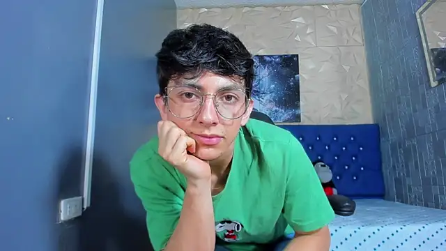 ElanGiraldo online show from 07-04-26, 10:49