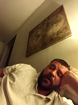 Snapshot of tomluckies chatting on 11-09-25, 05:11 tomluckies online show from 11-09-25, 05:11