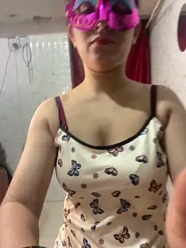 Snapshot of Red_Queen_11 chatting on 11-20-25, 06:18 Red Queen 11 online show from 11-20-25, 06:18