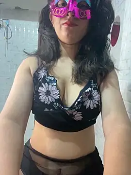 Snapshot of Red_Queen_11 chatting on 11-21-25, 06:50 Red Queen 11 online show from 11-21-25, 06:50