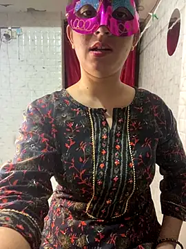 Snapshot of Red_Queen_11 chatting on 11-23-25, 07:13 Red Queen 11 online show from 11-23-25, 07:13