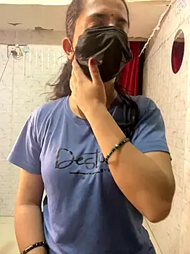 Snapshot of Red_Queen_11 chatting on 11-25-25, 06:19 Red Queen 11 online show from 11-25-25, 06:19