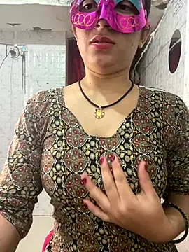 Snapshot of Red_Queen_11 chatting on 12-01-25, 03:22 Red Queen 11 online show from 12-01-25, 03:22