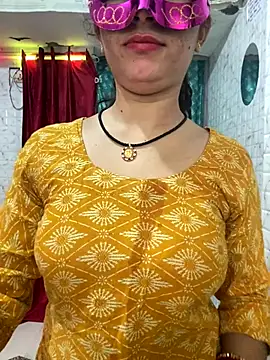 Snapshot of Red_Queen_11 chatting on 12-15-25, 04:28 Red Queen 11 online show from 12-15-25, 04:28