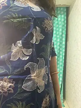 Snapshot of Red_Queen_11 chatting on 01-05-26, 06:44 Red Queen 11 online show from 01-05-26, 06:44