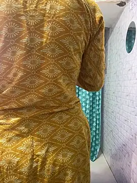 Snapshot of Red_Queen_11 chatting on 01-13-26, 03:01 Red Queen 11 online show from 01-13-26, 03:01