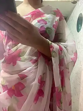 Snapshot of Red_Queen_11 chatting on 01-15-26, 06:44 Red Queen 11 online show from 01-15-26, 06:44