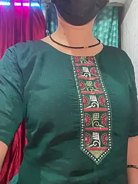 Snapshot of Red_Queen_11 chatting on 02-22-26, 06:28 Red Queen 11 online show from 02-22-26, 06:28