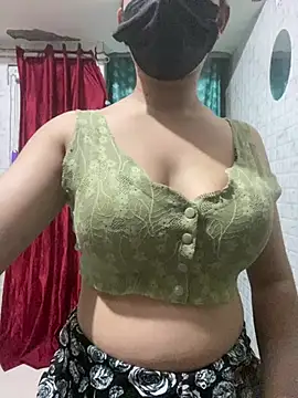 Snapshot of Red_Queen_11 chatting on 02-24-26, 06:39 Red Queen 11 online show from 02-24-26, 06:39