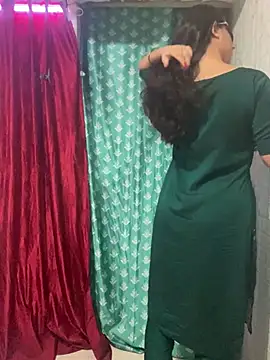 Snapshot of Red_Queen_11 chatting on 02-27-26, 06:41 Red Queen 11 online show from 02-27-26, 06:41