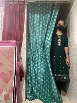 Snapshot of Red_Queen_11 chatting on 03-07-26, 07:00 Red Queen 11 online show from 03-07-26, 07:00