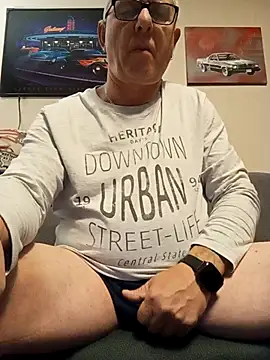 Snapshot of andy-1961 chatting on 11-11-25, 12:10 andy-1961 online show from 11-11-25, 12:10