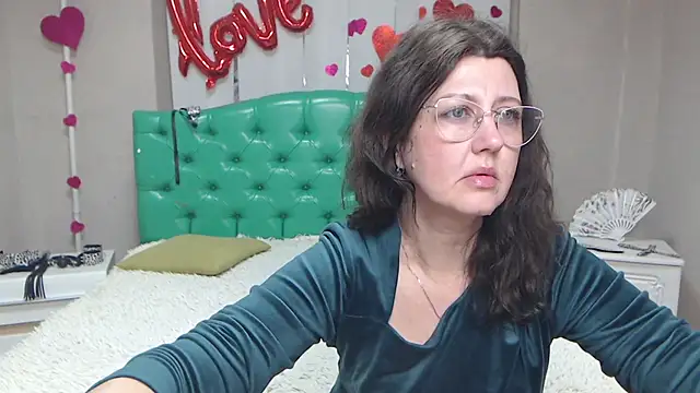 RoseHille online show from 04-28-26, 05:07