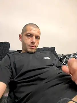 Snapshot of Kinkycouple142 chatting on 11-11-25, 07:47 Kinkycouple142 online show from 11-11-25, 07:47