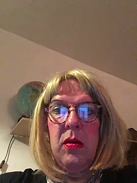 simone xdressing online show from 09-28-25, 11:21