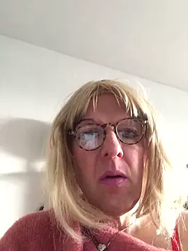 simone xdressing online show from 12-21-25, 02:13