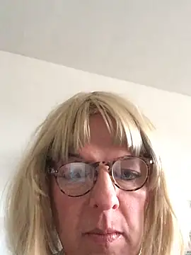 simone xdressing online show from 02-15-26, 03:20