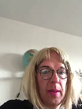 simone xdressing online show from 04-19-26, 05:45