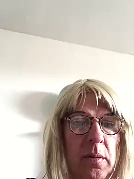 simone xdressing online show from 04-26-26, 02:15