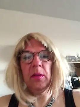 simone xdressing online show from 04-29-26, 06:25