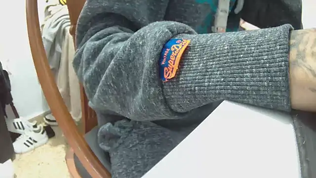 Snapshot of Calavera2001 chatting on 12-15-25, 01:26 Calavera2001 online show from 12-15-25, 01:26