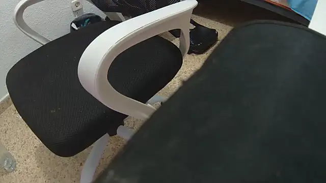 Calavera2001 online show from 12-19-25, 11:56