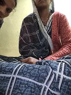 Snapshot of Geeta-143 chatting on 11-15-25, 12:02 Geeta-143 online show from 11-15-25, 12:02