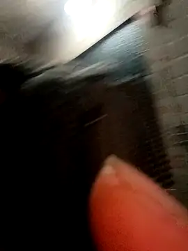 Snapshot of thuy-kieu chatting on 12-15-25, 10:25 thuy-kieu online show from 12-15-25, 10:25