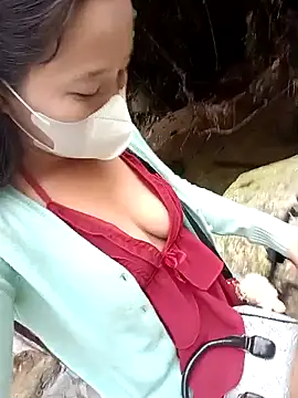 -Huong-99 online show from 12-16-25, 01:21