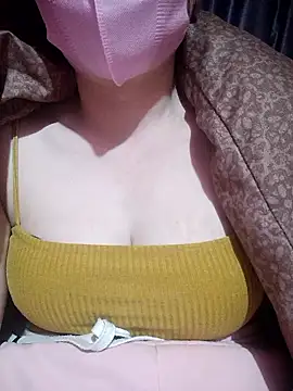 Snapshot of MiHeni chatting on 01-06-26, 05:44 MiHeni online show from 01-06-26, 05:44