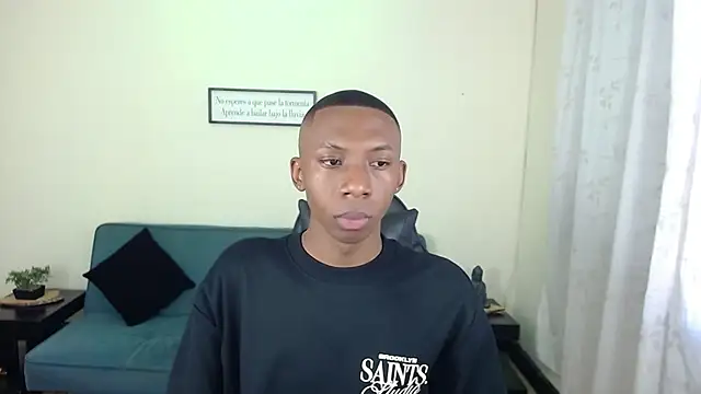 Snapshot of Miilo18 chatting on 12-16-25, 08:36 Miilo18 online show from 12-16-25, 08:36