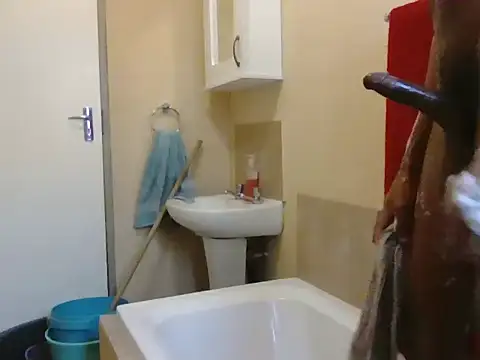 Snapshot of caramellon chatting on 11-10-25, 03:00 caramellon online show from 11-10-25, 03:00