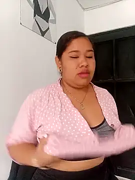 Snapshot of Sarahy- chatting on 11-11-25, 12:16 Sarahy- online show from 11-11-25, 12:16