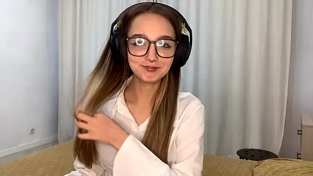 Snapshot of HoaPatton chatting on 11-11-25, 10:04 HoaPatton online show from 11-11-25, 10:04