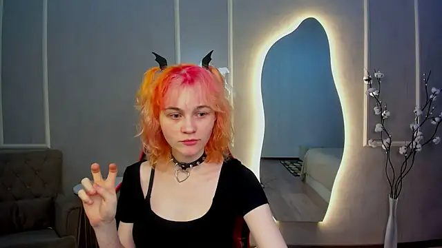 Snapshot of Awawrin chatting on 11-17-25, 01:28 Awawrin online show from 11-17-25, 01:28