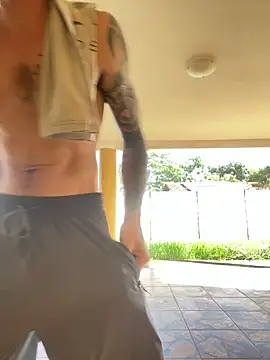 Snapshot of Lucasjandre chatting on 11-17-25, 10:43 Lucasjandre online show from 11-17-25, 10:43