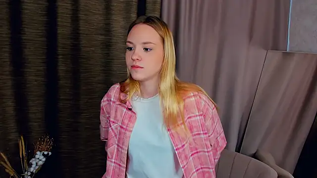 Snapshot of KinaSporcic chatting on 11-11-25, 06:57 KinaSporcic online show from 11-11-25, 06:57