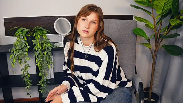 Snapshot of YeeVella chatting on 11-11-25, 06:13 YeeVella online show from 11-11-25, 06:13