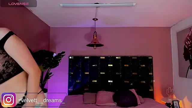 Snapshot of Velvet_Dreamss chatting on 06-01-26, 11:34 Velvet Dreamss online show from 06-01-26, 11:34