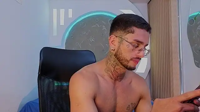 Alanrodgers online show from 04-25-26, 01:41