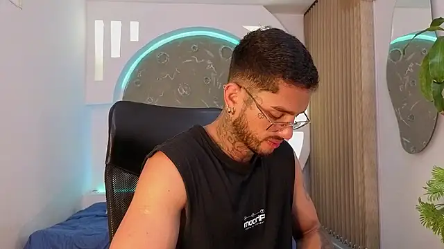 Alanrodgers online show from 04-27-26, 01:31