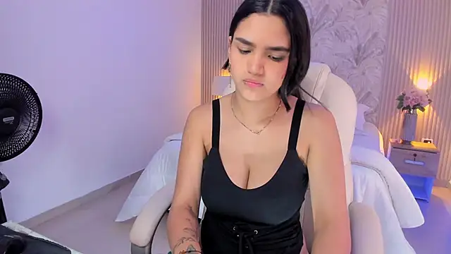 Kim stonee online show from 11-19-25, 08:42