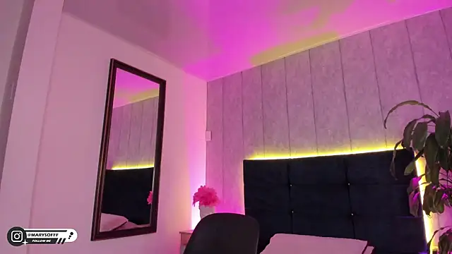 Snapshot of marysofff chatting on 01-10-26, 12:01 marysofff online show from 01-10-26, 12:01