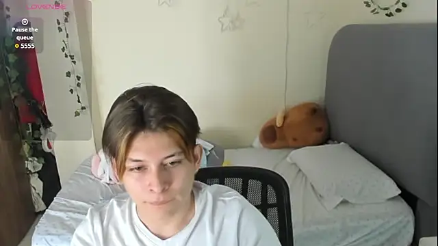 Snapshot of Felix_kitty chatting on 11-13-25, 07:02 Felix kitty online show from 11-13-25, 07:02